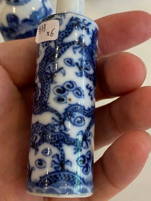 Six tabatières en porcelaine de Chine à décor de dragons et de lions bouddhistes, 19/20ème — photo 19