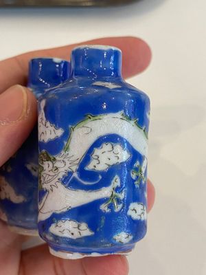 Six tabatières en porcelaine de Chine à décor de dragons et de lions bouddhistes, 19/20ème — photo 23