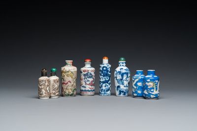 Six tabatières en porcelaine de Chine à décor de dragons et de lions bouddhistes, 19/20ème