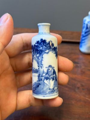 Six tabatières en porcelaine de Chine en bleu et blanc, 19ème — photo 26