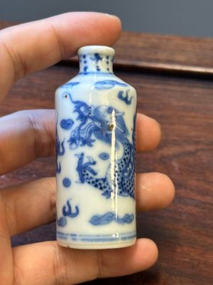 Six tabatières en porcelaine de Chine en bleu et blanc, 19ème — photo 32