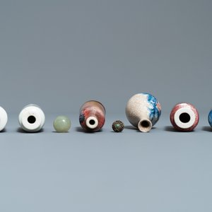 Six tabatières en porcelaine de Chine en bleu et blanc et rouge de cuivre, 19/20ème — photo 5