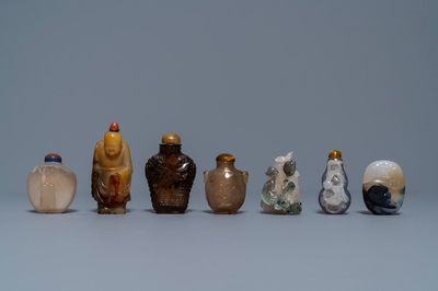 Six tabatières et un pendant en agate sculptée, Chine, 19/20ème