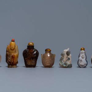 Six tabatières et un pendant en agate sculptée, Chine, 19/20ème — photo 1