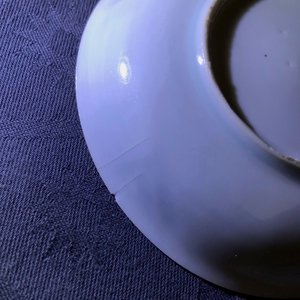 Six tasses et sept soucoupes en porcelaine de Chine bleu et blanc à dorure, Kangxi/Yongzheng — photo 27