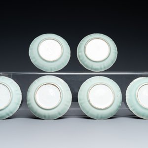 Six tasses et soucoupes en porcelaine de Chine à décor de dragons sur fond bleu, 19ème — photo 3