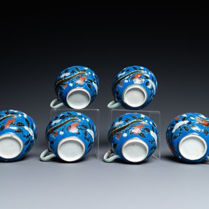 Six tasses et soucoupes en porcelaine de Chine à décor de dragons sur fond bleu, 19ème — photo 9