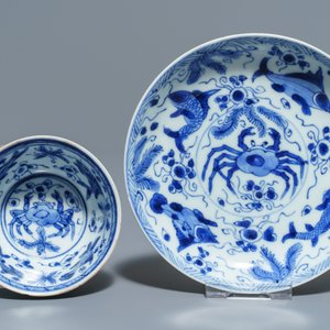 Six tasses et soucoupes en porcelaine de Chine bleu et blanc et céladon, Kangxi — photo 2