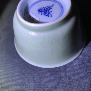 Six tasses et soucoupes en porcelaine de Chine bleu et blanc et céladon, Kangxi — photo 26