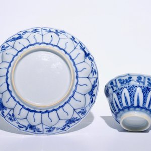 Six tasses et soucoupes en porcelaine de Chine bleu et blanc, Kangxi — photo 3