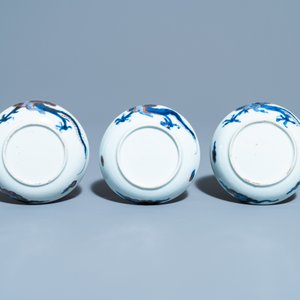 Six tasses et soucoupes en porcelaine de Chine doucai à décor de dragons, Kangxi — photo 3