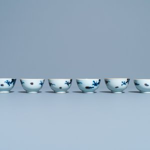 Six tasses et soucoupes en porcelaine de Chine doucai à décor de dragons, Kangxi — photo 9