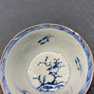Six tasses et soucoupes en porcelaine de Chine en bleu, blanc et rouge de fer, Kangxi — photo 32
