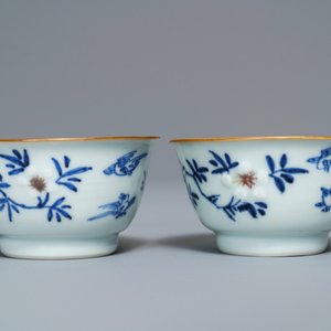 Six tasses et soucoupes en porcelaine de Chine en bleu, blanc et rouge, Kangxi — photo 7