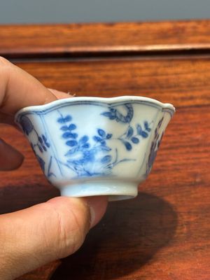 Six tasses et soucoupes en porcelaine de Chine en bleu et blac, marque de lingzhi, Kangxi — photo 4