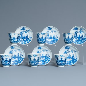 Six tasses et soucoupes en porcelaine de Chine en bleu et blanc, 19ème — photo 1