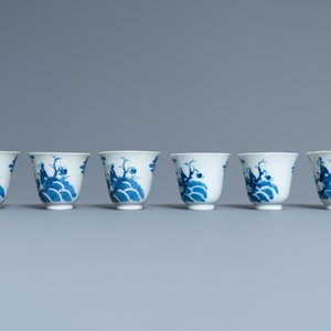 Six tasses et soucoupes en porcelaine de Chine en bleu et blanc, 19ème — photo 9