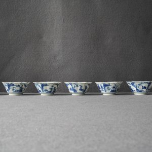 Six tasses et soucoupes en porcelaine de Chine en bleu et blanc, Kangxi — photo 13