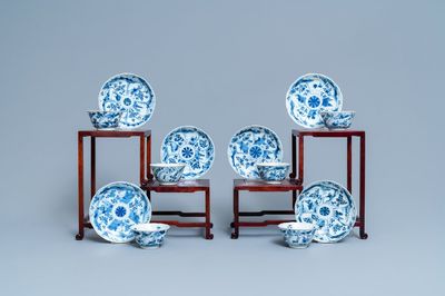 Six tasses et soucoupes en porcelaine de Chine en bleu et blanc, Kangxi