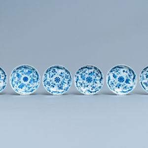 Six tasses et soucoupes en porcelaine de Chine en bleu et blanc, Kangxi — photo 2