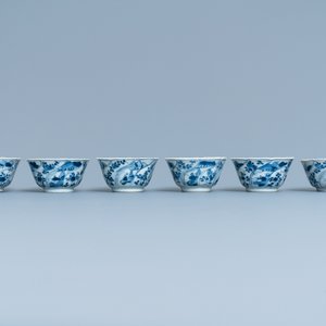 Six tasses et soucoupes en porcelaine de Chine en bleu et blanc, Kangxi — photo 6