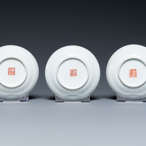 Six tasses et soucoupes en porcelaine de Chine famille rose à décor 'Wu Shuang Pu', marques de Qianlong et Tongzhi, 19ème — photo 4