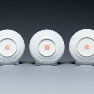 Six tasses et soucoupes en porcelaine de Chine famille rose à décor 'Wu Shuang Pu', marques de Qianlong et Tongzhi, 19ème — photo 5