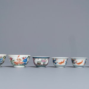 Six tasses et soucoupes en porcelaine de Chine famille rose et de style Imari, 18ème — photo 4