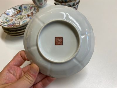Six tasses et soucoupes en porcelaine de Chine famille rose, marque et époque de Xianfeng — photo 4