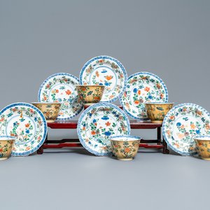 Six tasses et soucoupes en porcelaine de Chine famille verte à fond café au lait, Kangxi — photo 1