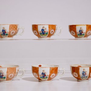 Six tasses et soucoupes en porcelaine de Chine rose imari, 18/19ème — photo 5