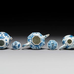 Six théières en porcelaine de Chine en bleu et blanc et de style Imari, Kangxi/Yongzheng — photo 4