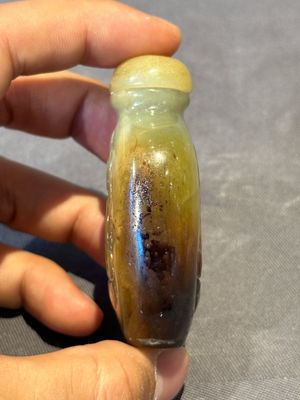 Six various Chinese agate, jade and glass snuff bottles, 19/20th C. — photo 15