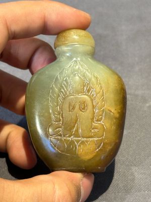 Six various Chinese agate, jade and glass snuff bottles, 19/20th C. — photo 16