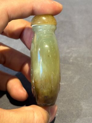 Six various Chinese agate, jade and glass snuff bottles, 19/20th C. — photo 17