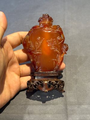 Six various Chinese agate, jade and glass snuff bottles, 19/20th C. — photo 32