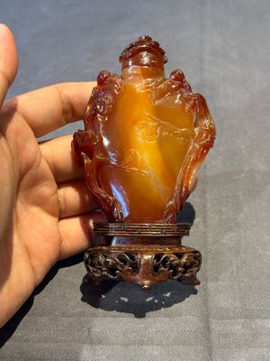 Six various Chinese agate, jade and glass snuff bottles, 19/20th C. — photo 34