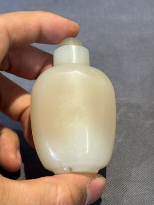 Six various Chinese agate, jade and glass snuff bottles, 19/20th C. — photo 10