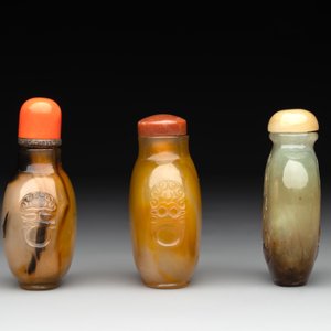 Six various Chinese agate, jade and glass snuff bottles, 19/20th C. — photo 10
