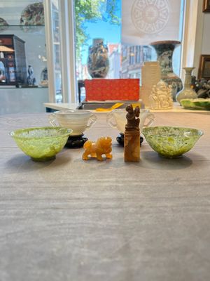 Six various Chinese agate, soapstone and serpentine wares, 19/20th C. — photo 1