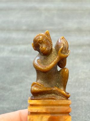 Six various Chinese agate, soapstone and serpentine wares, 19/20th C. — photo 43