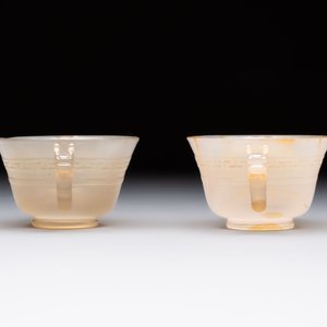 Six various Chinese agate, soapstone and serpentine wares, 19/20th C. — photo 11