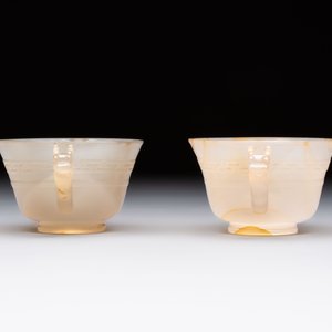 Six various Chinese agate, soapstone and serpentine wares, 19/20th C. — photo 13