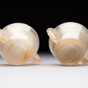 Six various Chinese agate, soapstone and serpentine wares, 19/20th C. — photo 15
