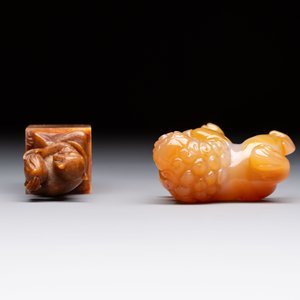 Six various Chinese agate, soapstone and serpentine wares, 19/20th C. — photo 20