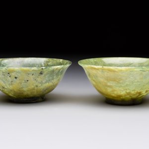 Six various Chinese agate, soapstone and serpentine wares, 19/20th C. — photo 3