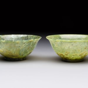 Six various Chinese agate, soapstone and serpentine wares, 19/20th C. — photo 4