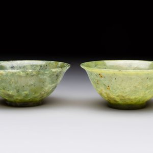 Six various Chinese agate, soapstone and serpentine wares, 19/20th C. — photo 5