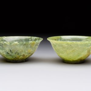 Six various Chinese agate, soapstone and serpentine wares, 19/20th C. — photo 6