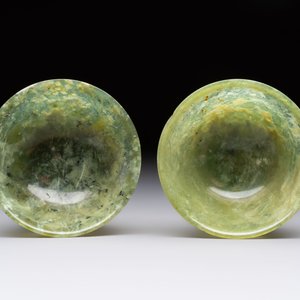 Six various Chinese agate, soapstone and serpentine wares, 19/20th C. — photo 7